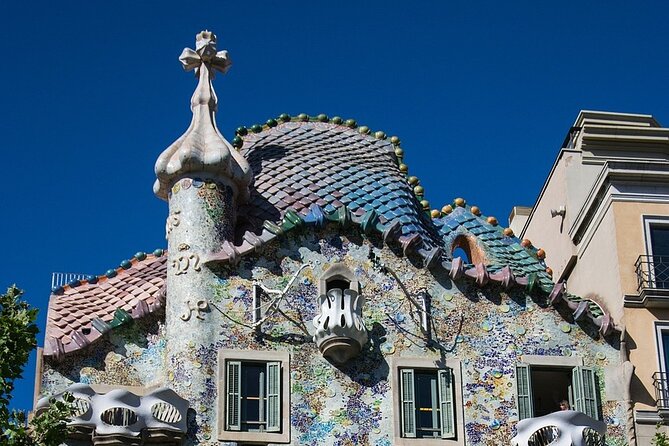 Private, guided shore excursion w/ chauffeured vehicle - Sagrada Familia: a powerful first stop