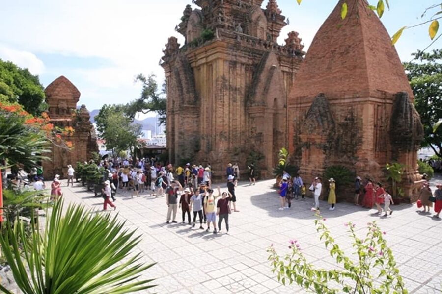 Private Half-Day Nha Trang City Tour from Cruise Port - Long Son Pagoda and the white Buddha