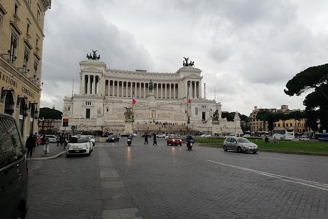 Private Shore Excursion From Civitavecchia Port - Trevi Fountain and a short Roman pause