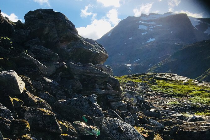 Private shore excursions Troll road in 5-7 groups - The long road to Trollstigen