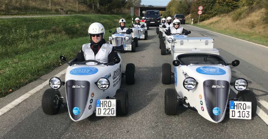 Rostock: Hot Rod Sightseeing Tour to Warnemünde - Following the Warnow River toward the coast