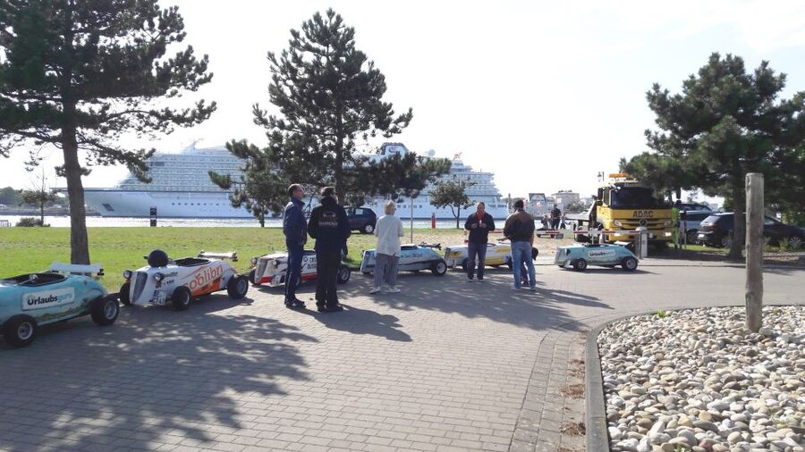 Rostock: Hot Rod Sightseeing Tour to Warnemünde - Warnemünde Boulevard and the coastal finish