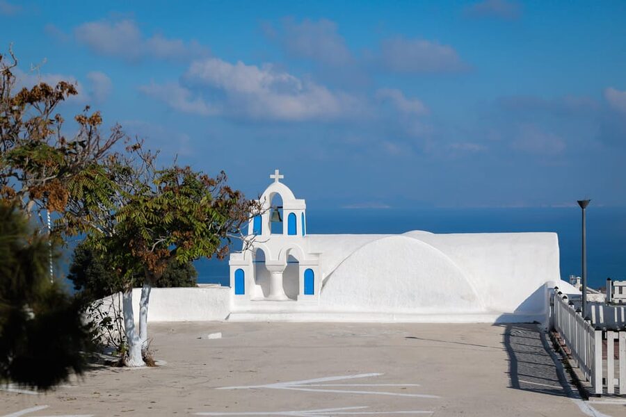 Santorini: 4hr Small Group Shore Excursion with Minimum Walk - A scenic ride through Santorini