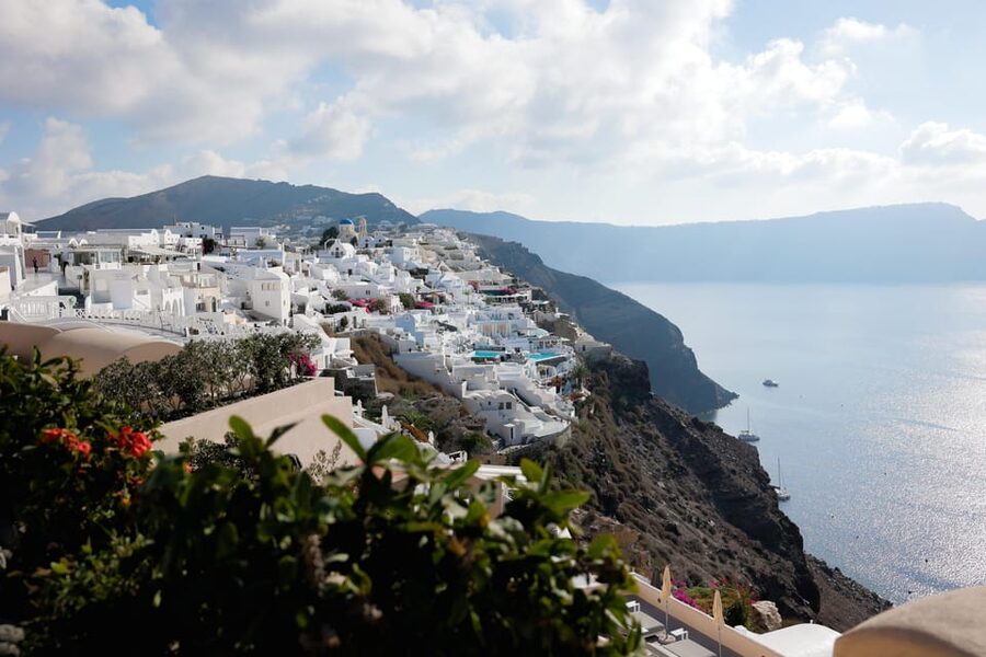 Santorini: 4hr Small Group Shore Excursion with Minimum Walk - Oia and its cave houses