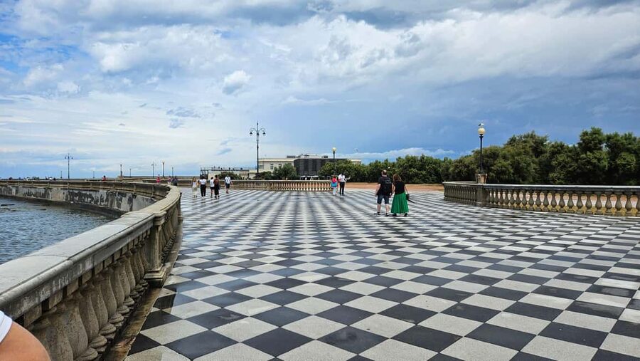Secret Livorno: A Walking Journey Through History, Canals, and Legends - Meeting Fortezza Vecchia from the outside