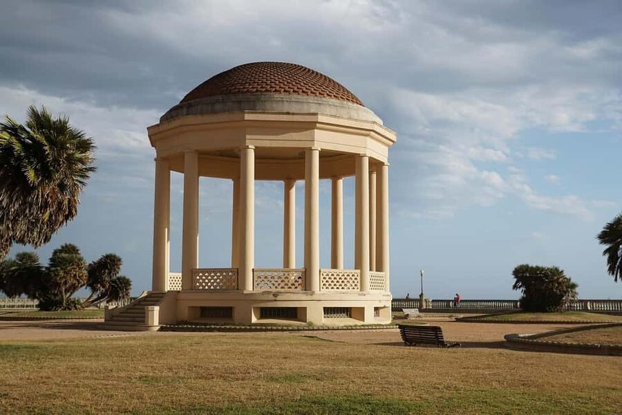 Secret Livorno: A Walking Journey Through History, Canals, and Legends - Starting at Piazza della Repubblica and the Monument to Leopoldo