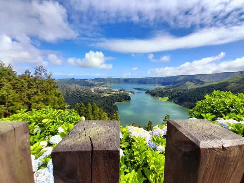Sete Cidades: 4 Hours Shore Excursion Volcano Crater Tour - Santo António Pineapple Plantation: a sweet opening