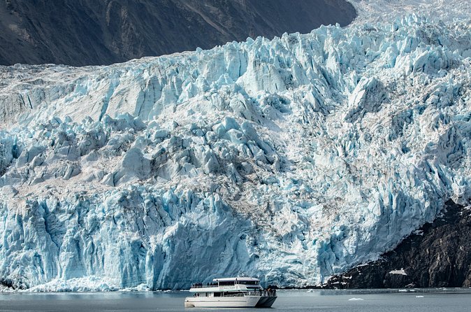 Seward Shore Excursion: Pre- or Post-Cruise Kenai Fjords National Park Tour - What lunch and the boat setup are like