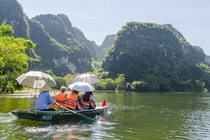 Shore Excursion Discovery Hanoi City from HaLong Bay Port - Hoan Kiem Lake and the red bridge to Ngoc Son Temple