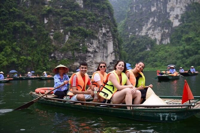 Shore Excursion Discovery Hanoi City from HaLong Bay Port - Lunch choices that make the price more useful