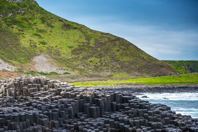 Shore Excursion: Giants Causeway Tour From Belfast Port - The guides and the long road between stops