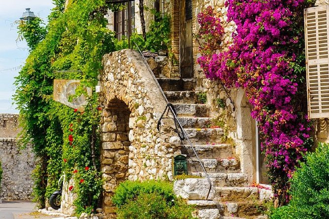 Shore Excursion Private Half Day: Cannes, Antibes, Juan les Pins - What the private vehicle changes