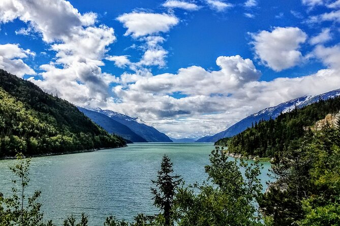 Skagway Shore Excursion: Scenic River Float Tour - A snack break beside the river