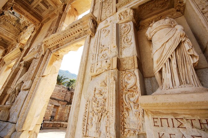 SKIP-THE-LINE: BEST OF EPHESUS PRIVATE TOUR with Lunch & ENTRY - The Temple of Artemis in a 15-minute stop