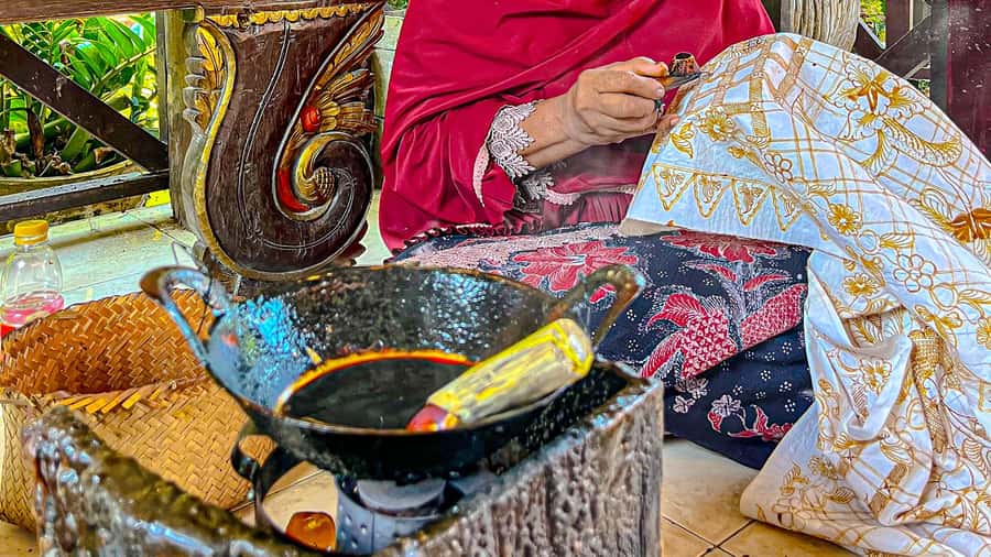 Surabaya Shore Excursions: 6–8 Hour Surabaya/Trowulan/Madura - Kampoeng Ampel and Arab Street