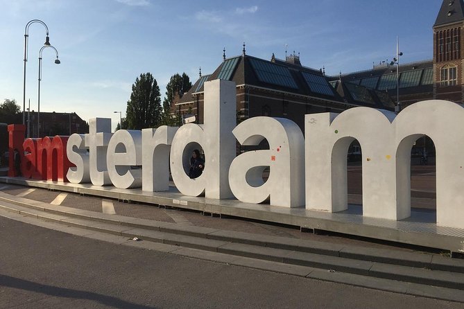 Taxi from a hotel in Amsterdam to the cruise port in Amsterdam - What the Mercedes ride is like