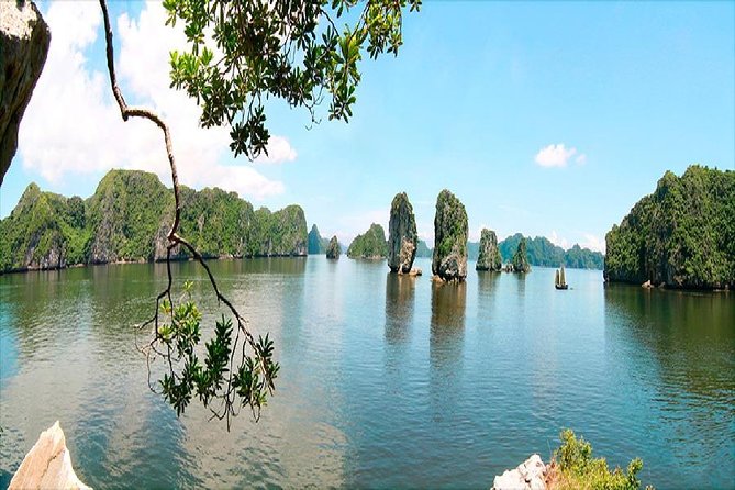 VIP Ha Long Bay 6 hour FUJI cruise with latest luxury cruise ship + limousine + highway + dinner for Japanese only - Sung Sot Cave and the 420-step climb
