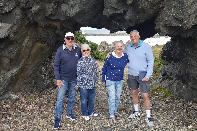 Wellington Shore Excursion: From Cave to Coast Highlights Private Tour - Wētā Cave shows Wellington’s film-making side